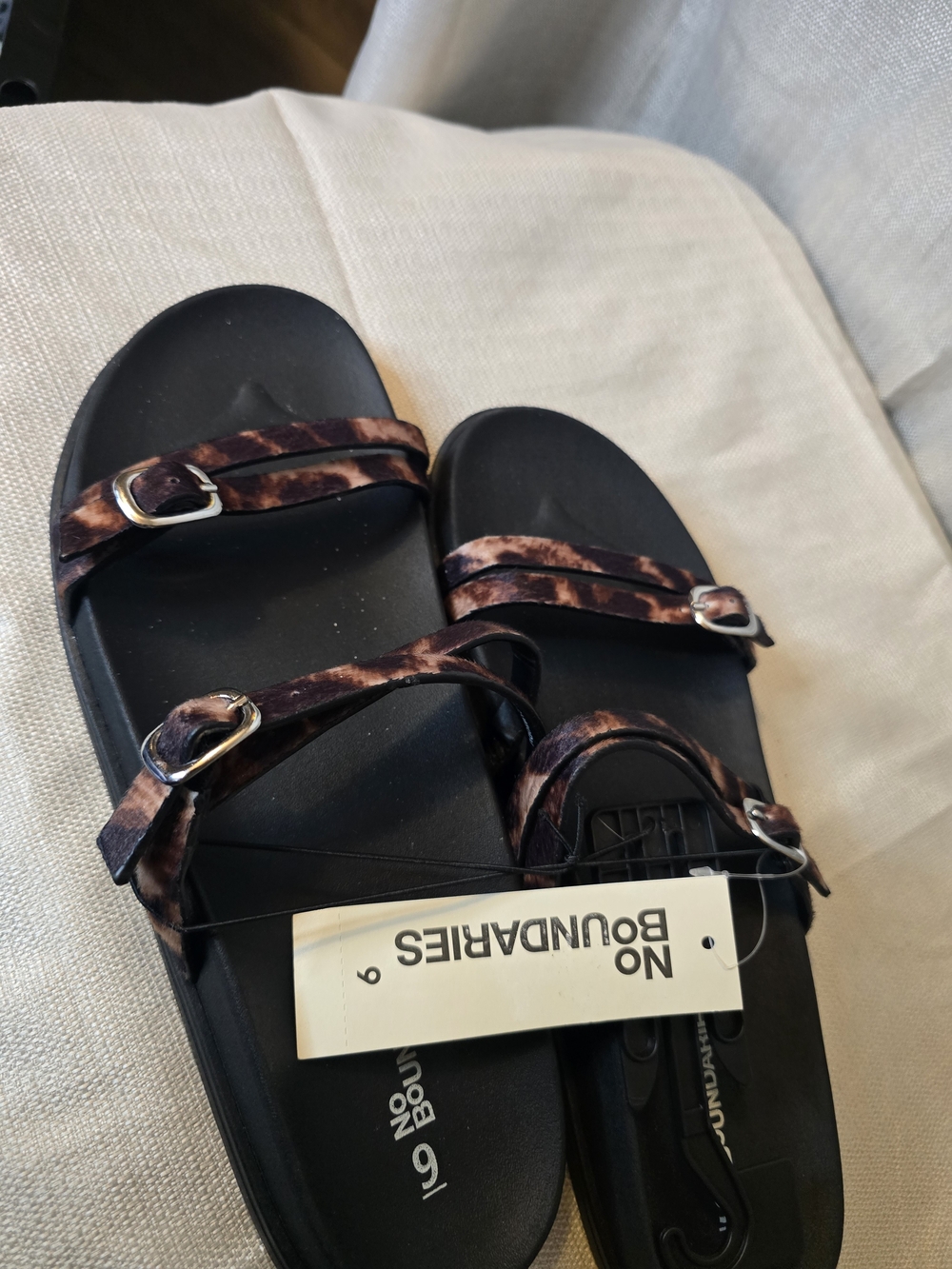 No Boundaries Women’s Size 9 Leopard Print Strappy Buckle Sandals Black NWT